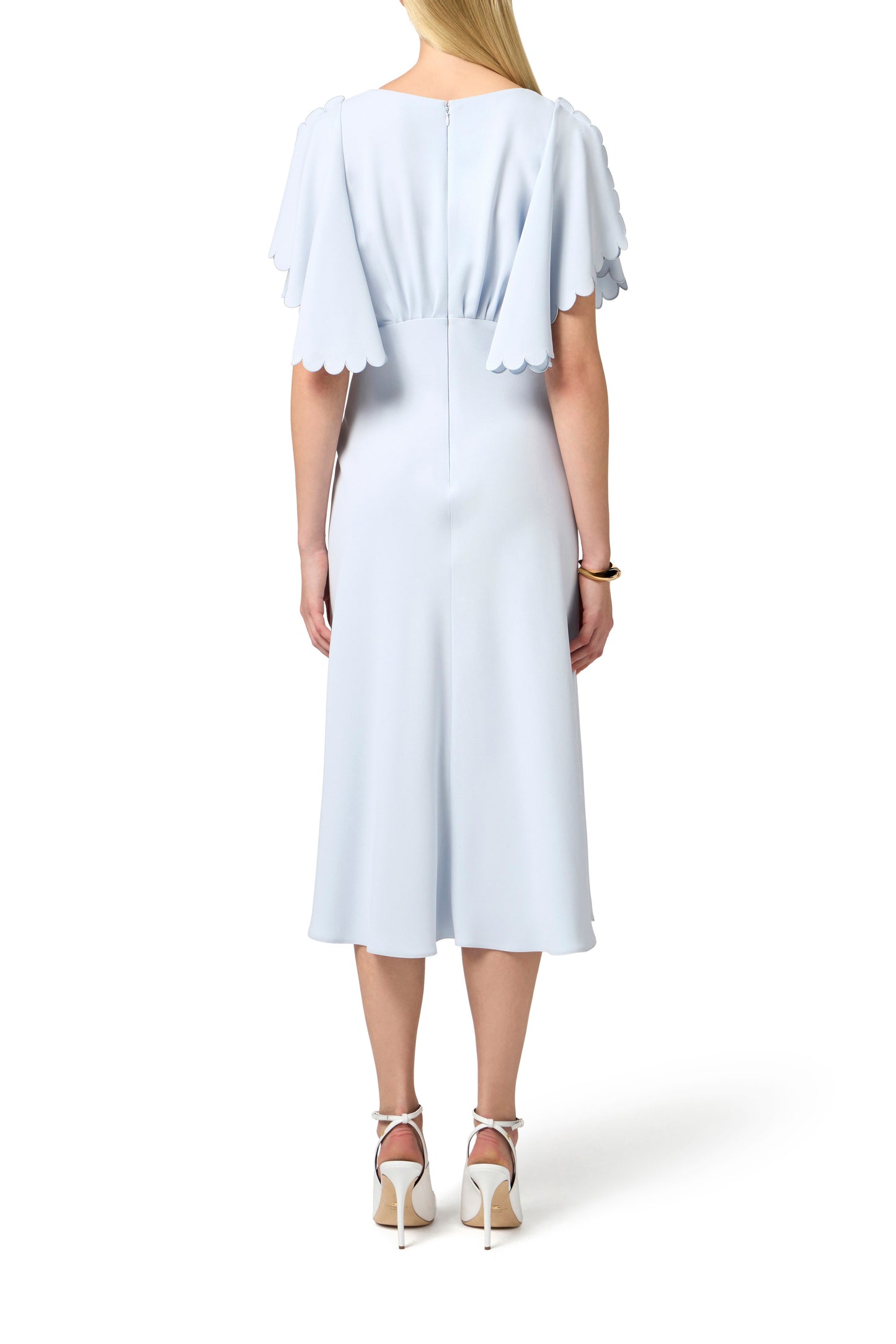 Dress in lightweight crêpe fabric with embroidered scallop