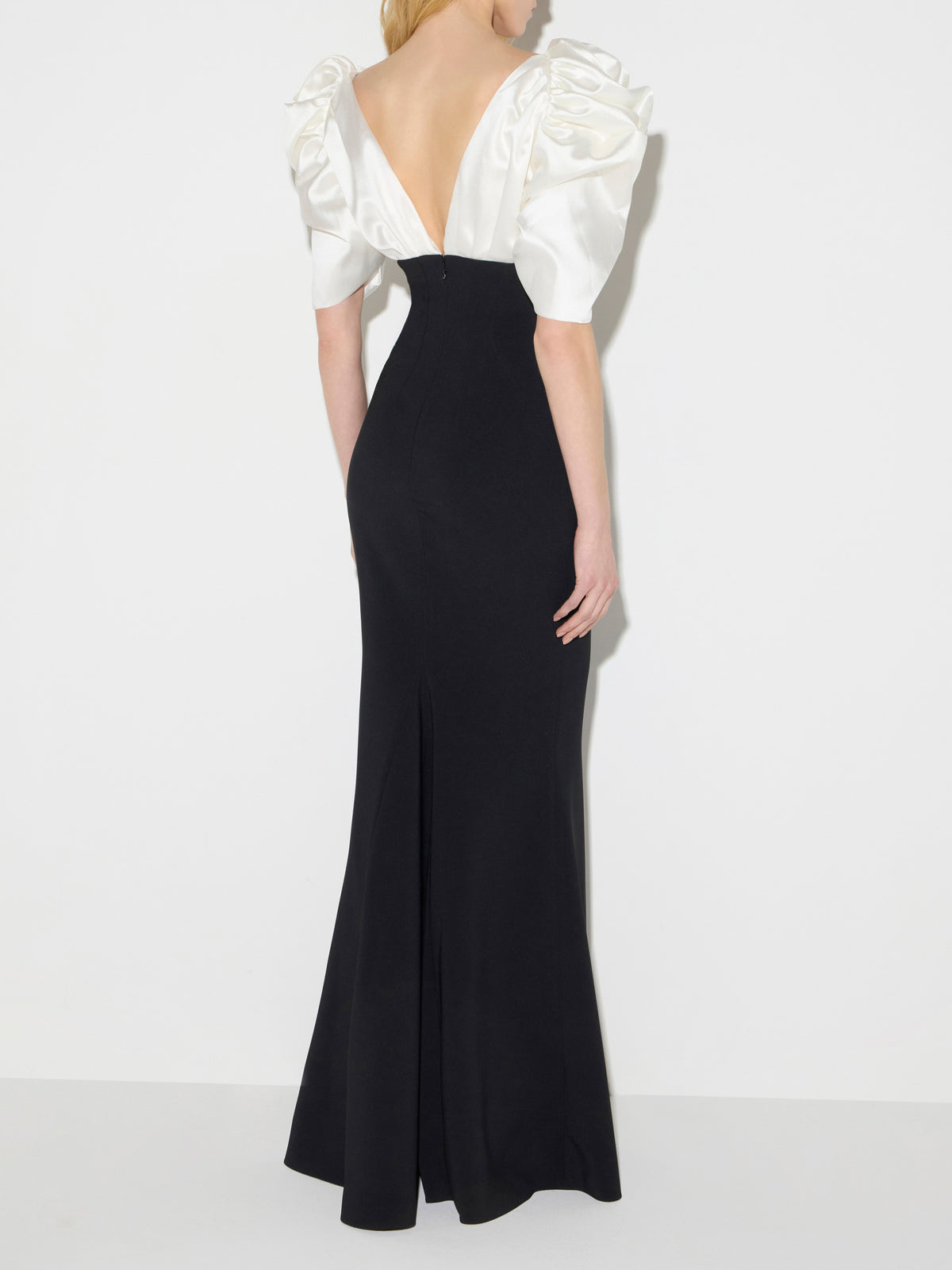 Red Carpet dress in lightweight crêpe and gazar fabrics