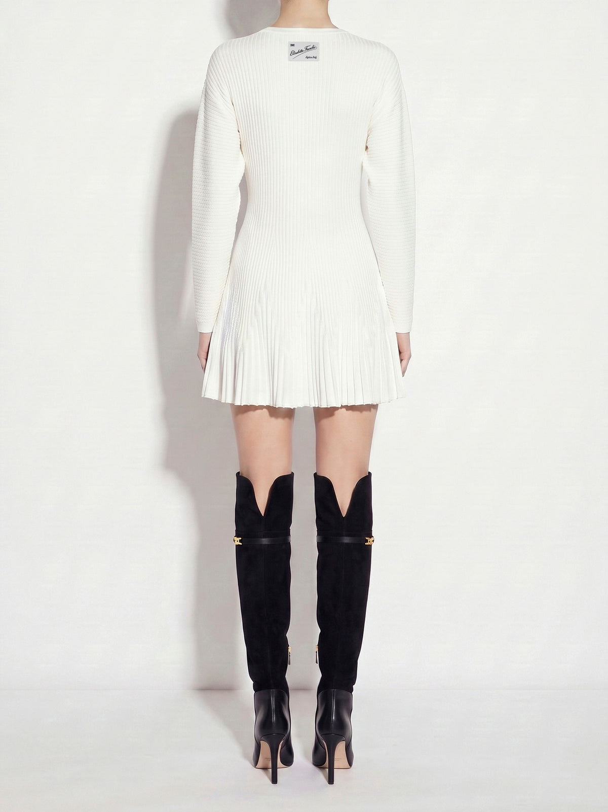 Knit dress with ruffles