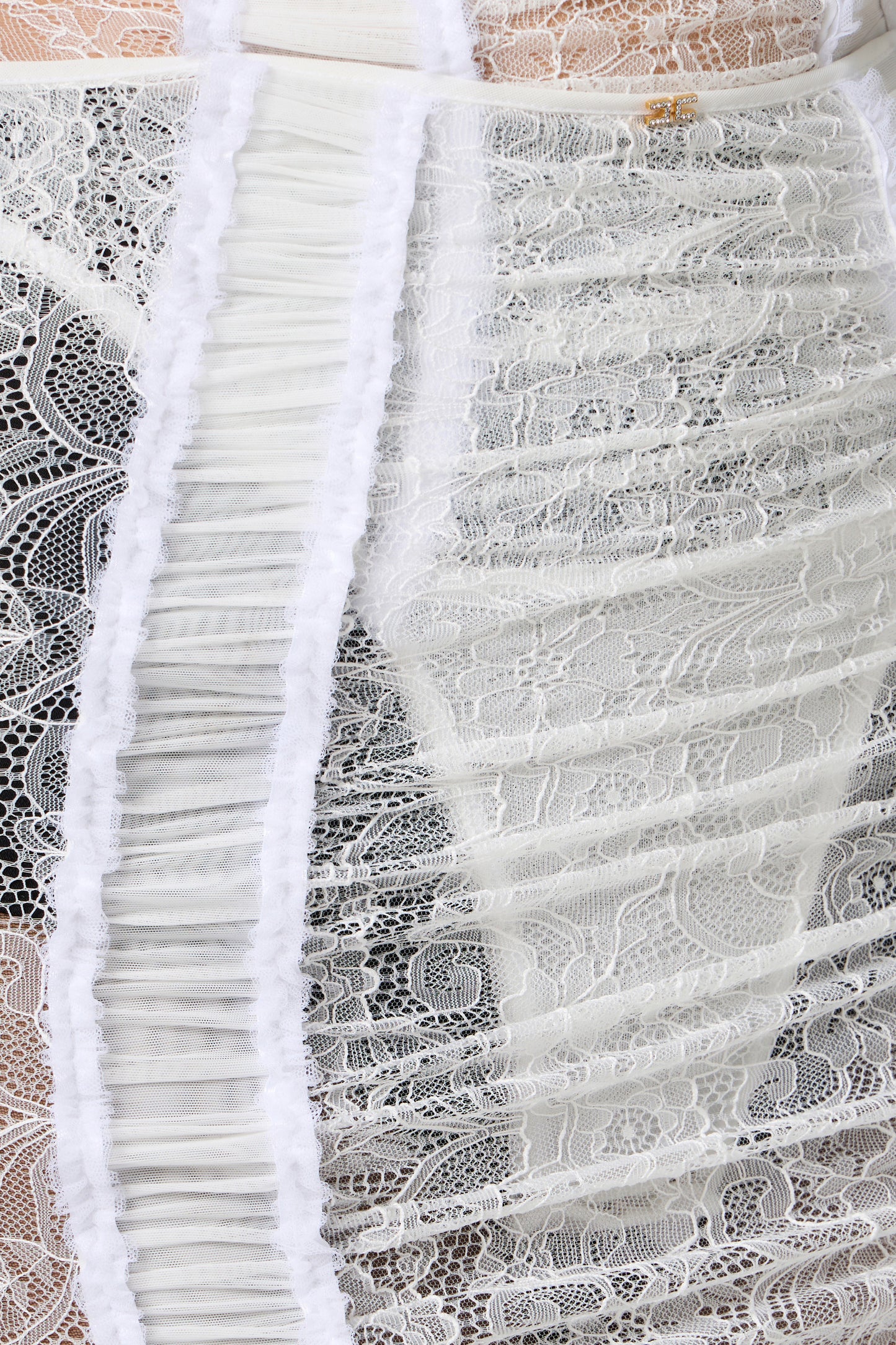 Skirt in tulle fabric and floral lace