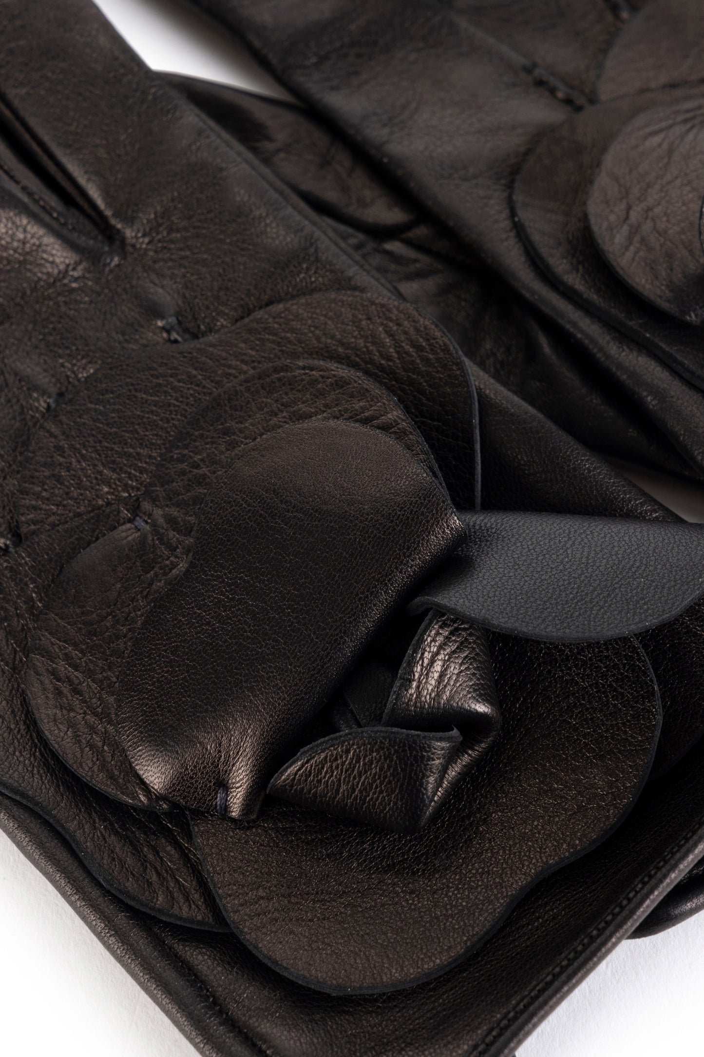 Leather gloves with flower