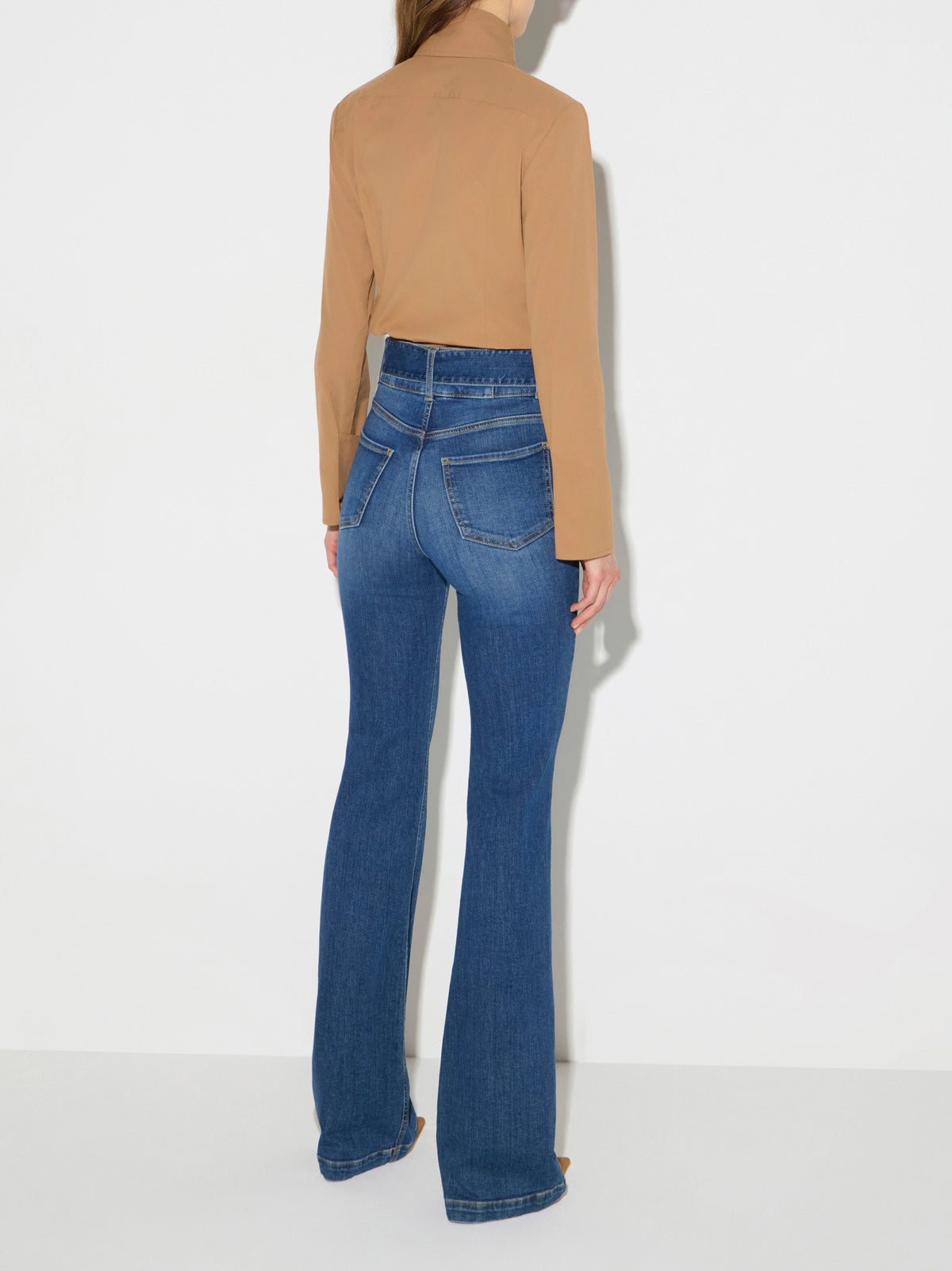 Boot-cut jeans with belt