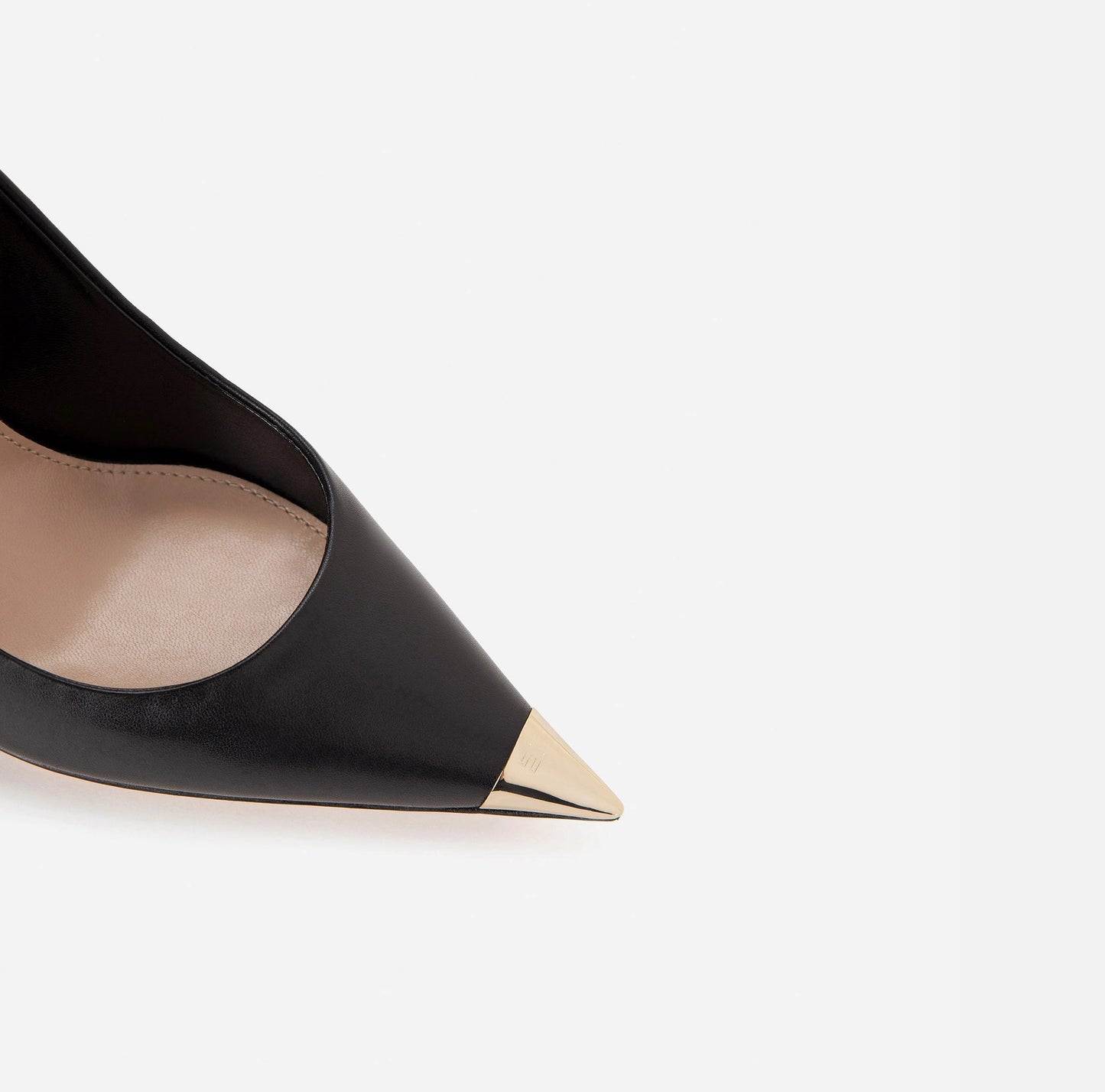 Pumps on sculpture heel