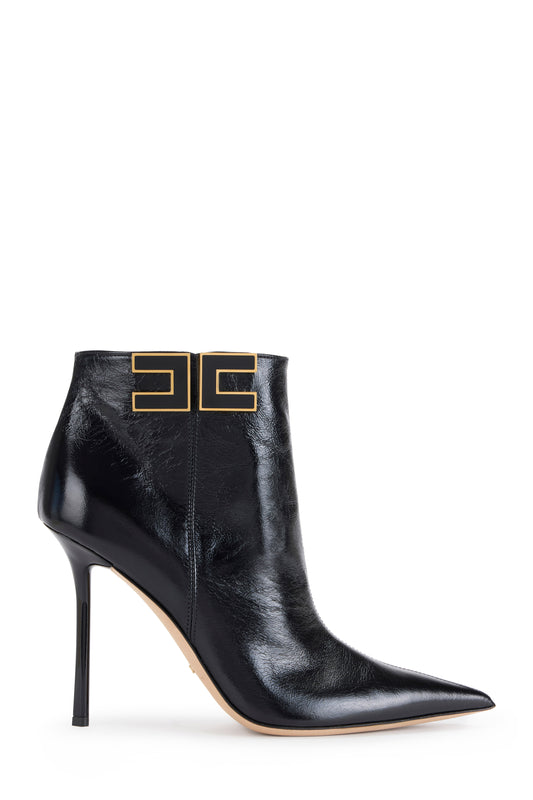 Leather boots with logo detail