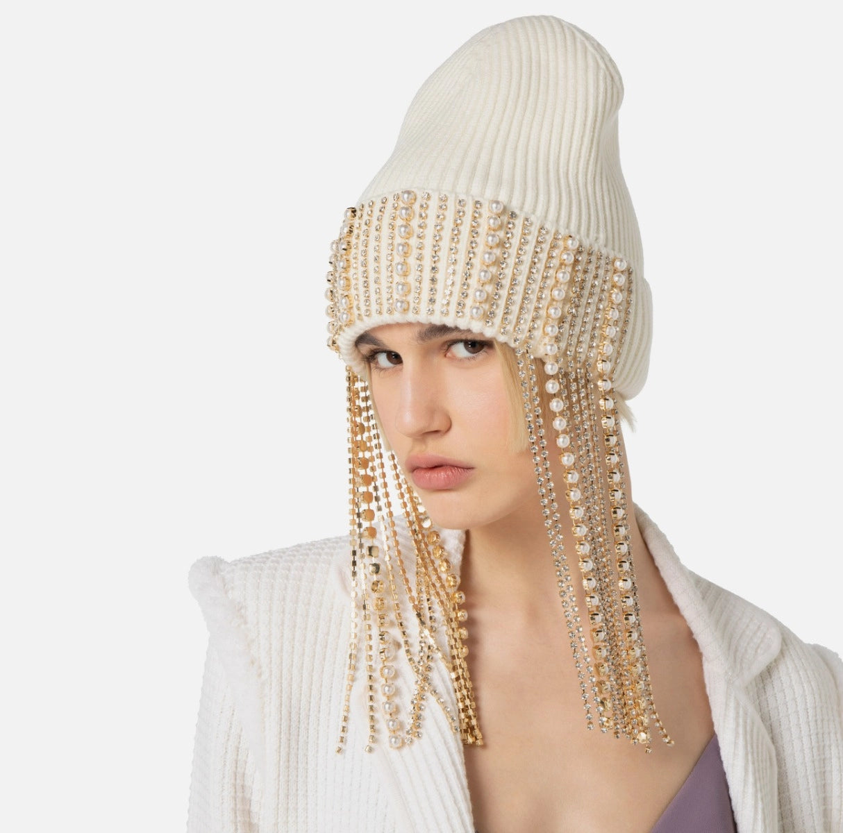 Wool hat with rhinestones chain