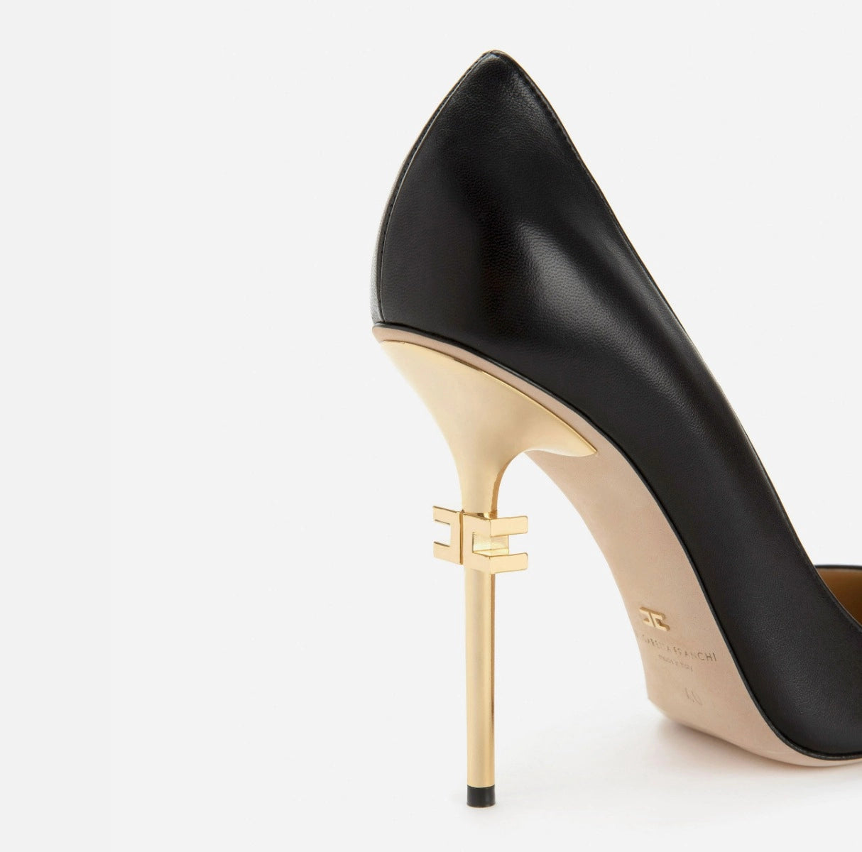 Décolleté With Branded Heel