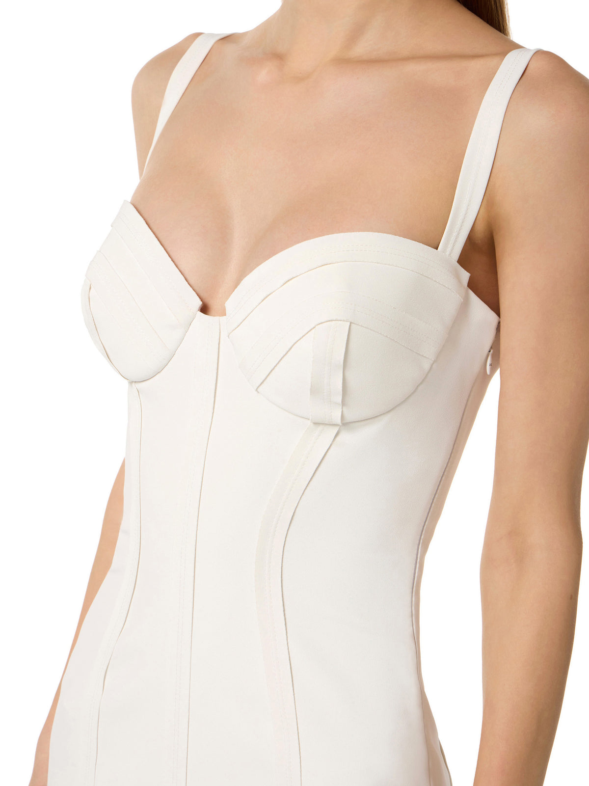 Dress in lightweight crêpe fabric with raw-edge fabric