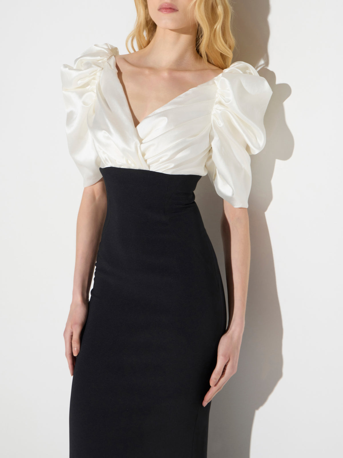 Red Carpet dress in lightweight crêpe and gazar fabrics
