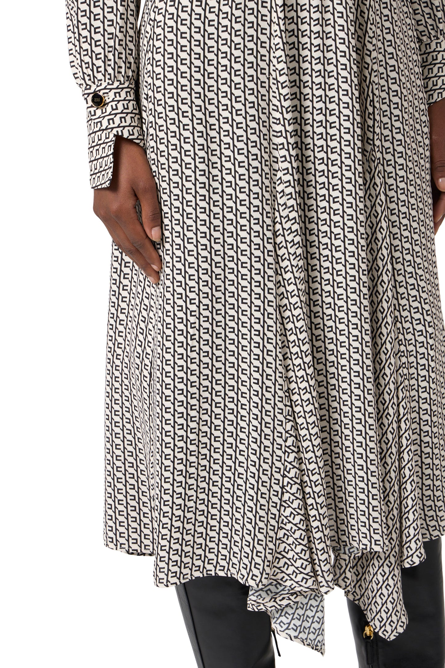 Dress in georgette fabric with geometric print
