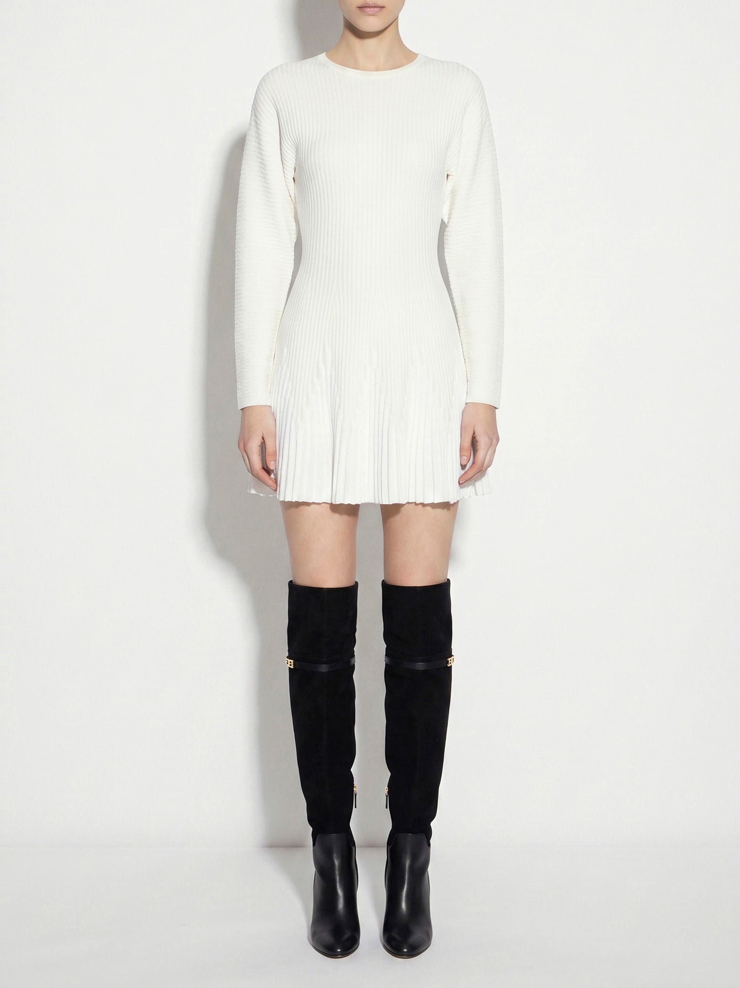 Knit dress with ruffles