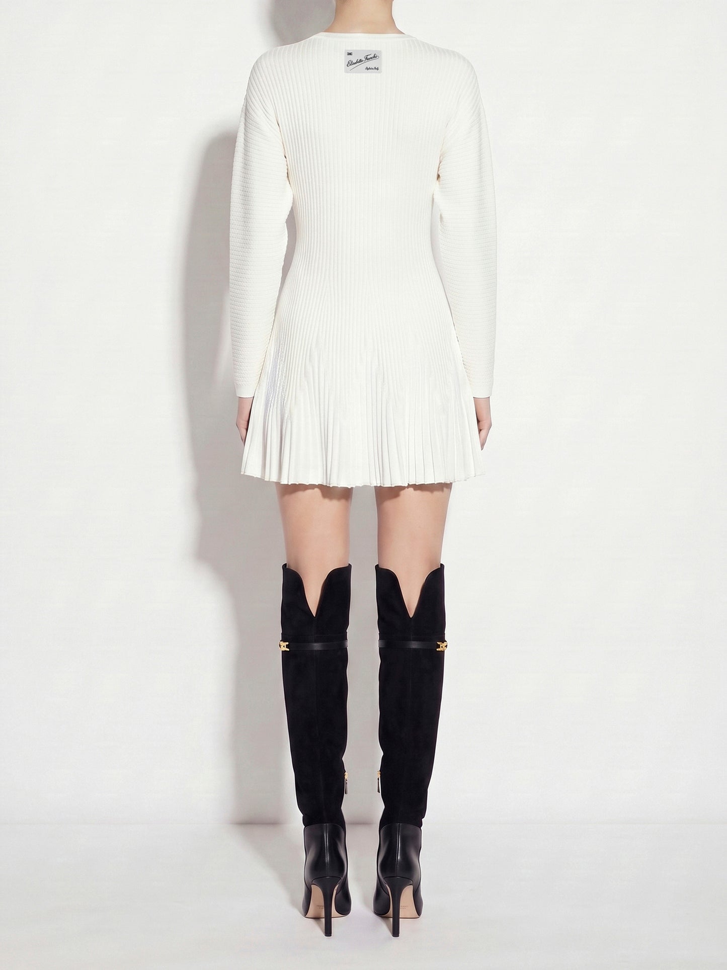 Knit dress with ruffles