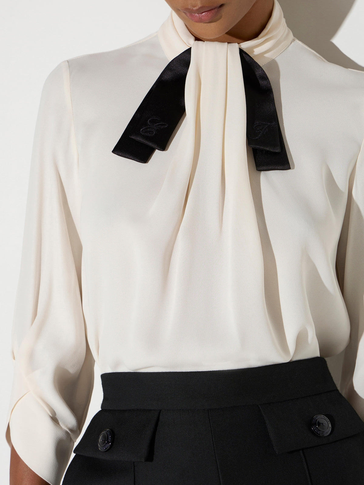 Blouse in georgette fabric with bow-tie