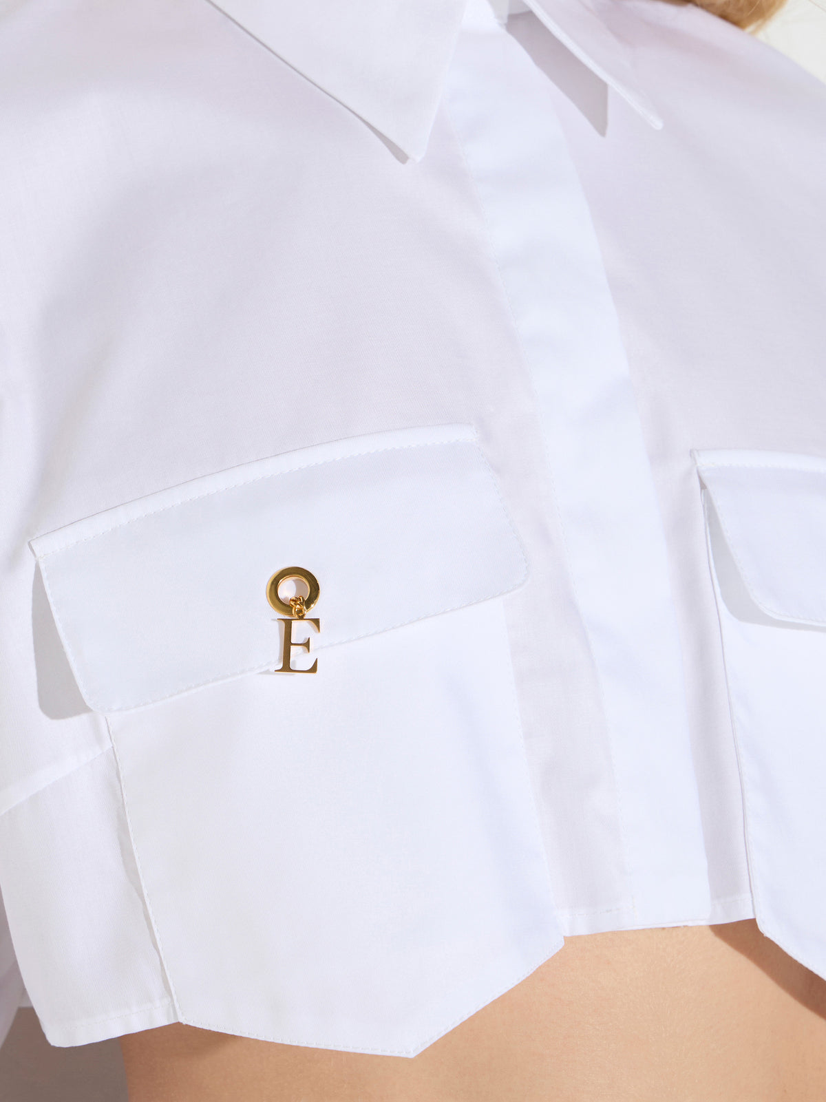 Shirt with pockets and cufflinks