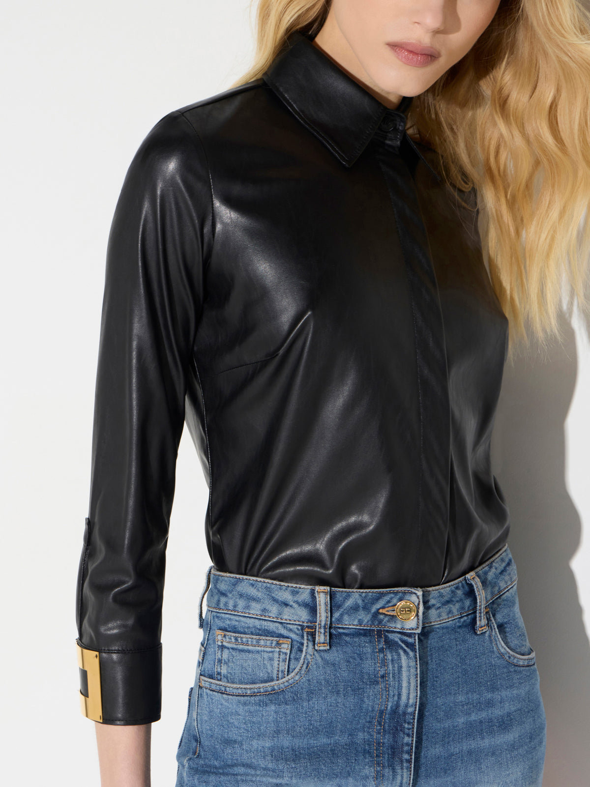 Shirt with jewel logo