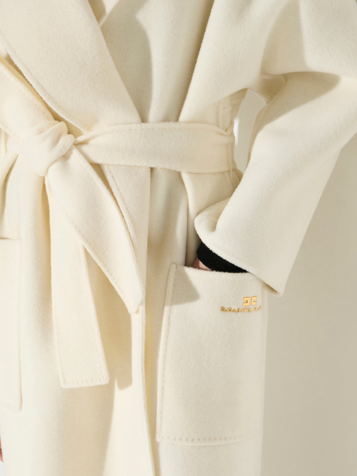 Coat in wool double cloth