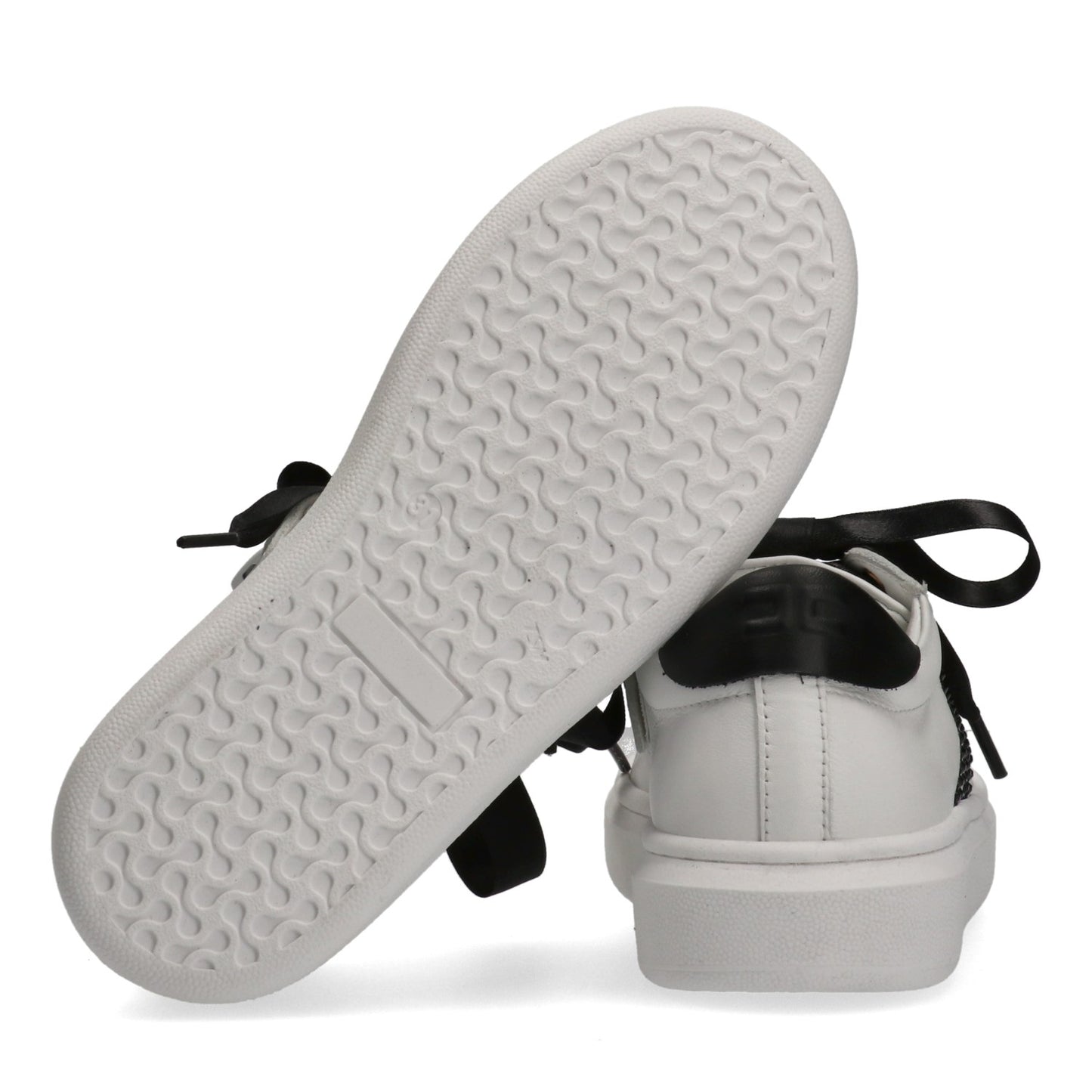 LOW CUT LACE-UP SNEAKERS