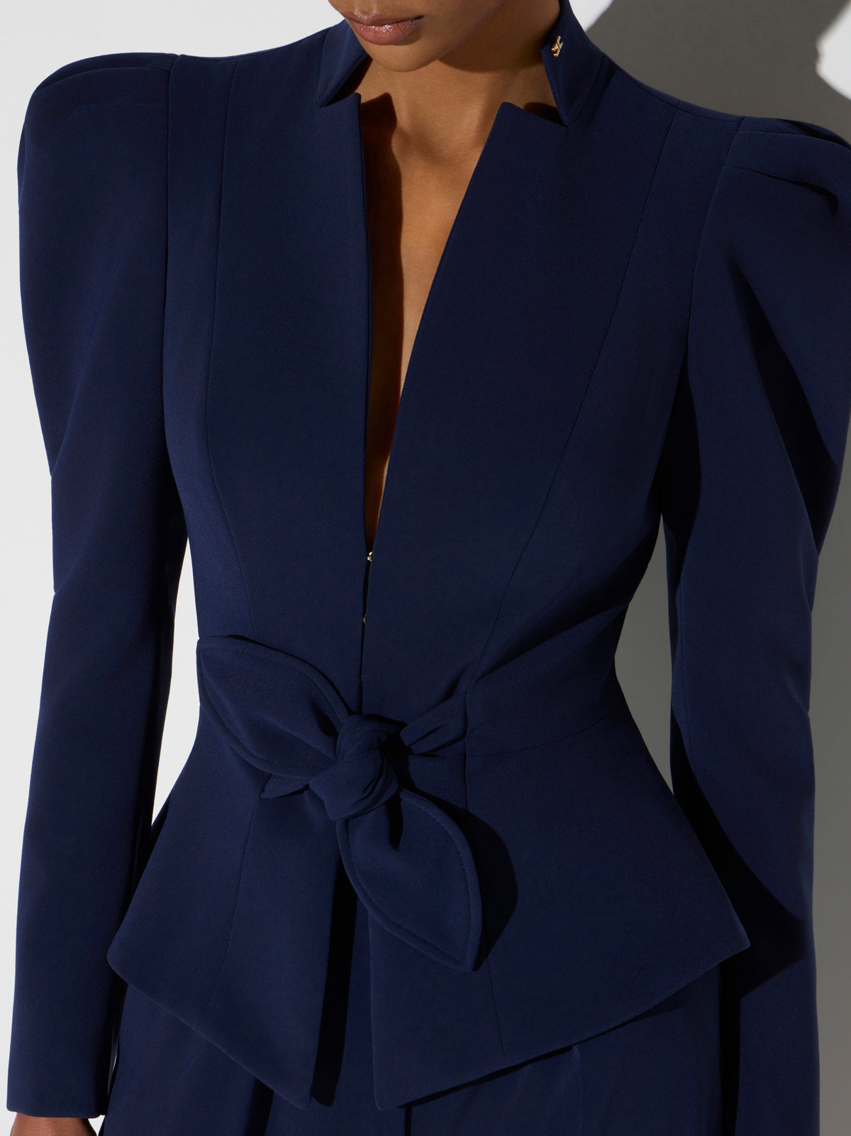 Lightweight crêpe jacket with bow