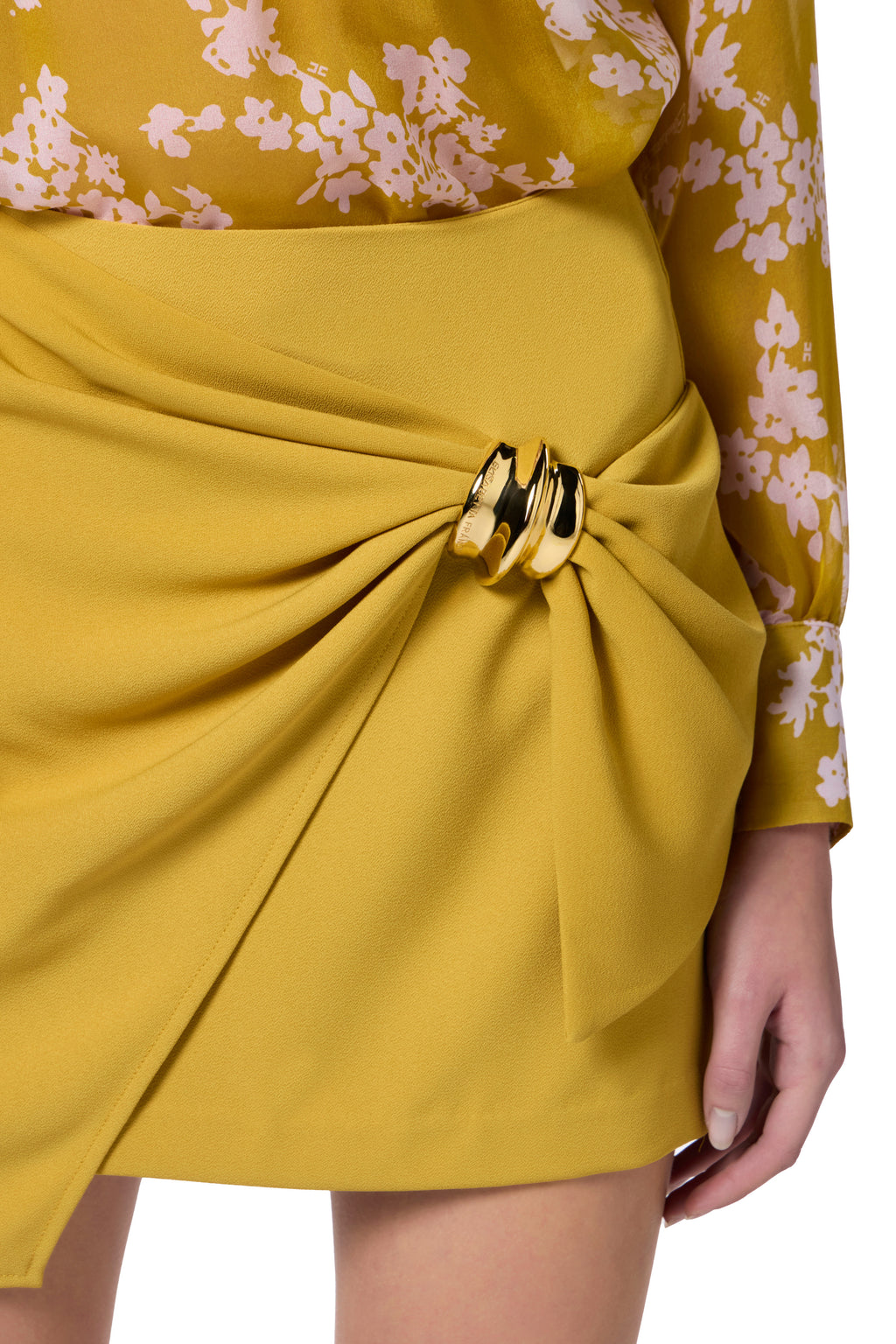 Flowing crêpe miniskirt with macro bow | LAST PIECE: 44
