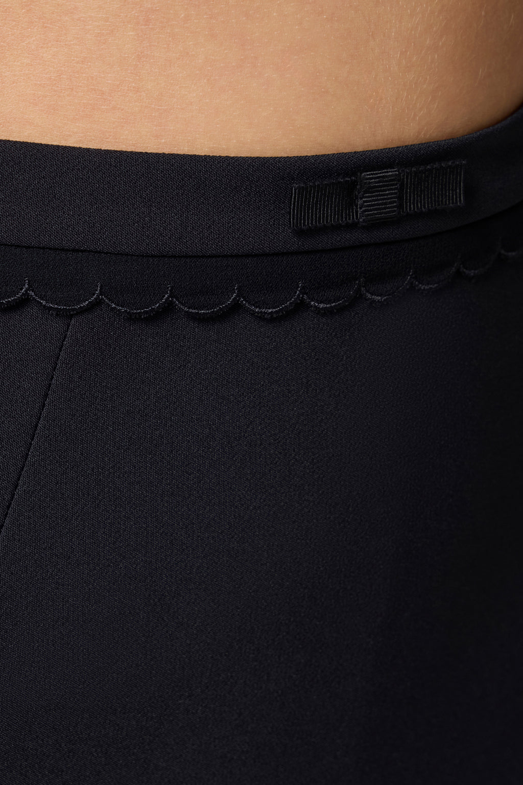 Skirt in double-layer stretch crêpe fabric with bow | LAST PIECE: 42
