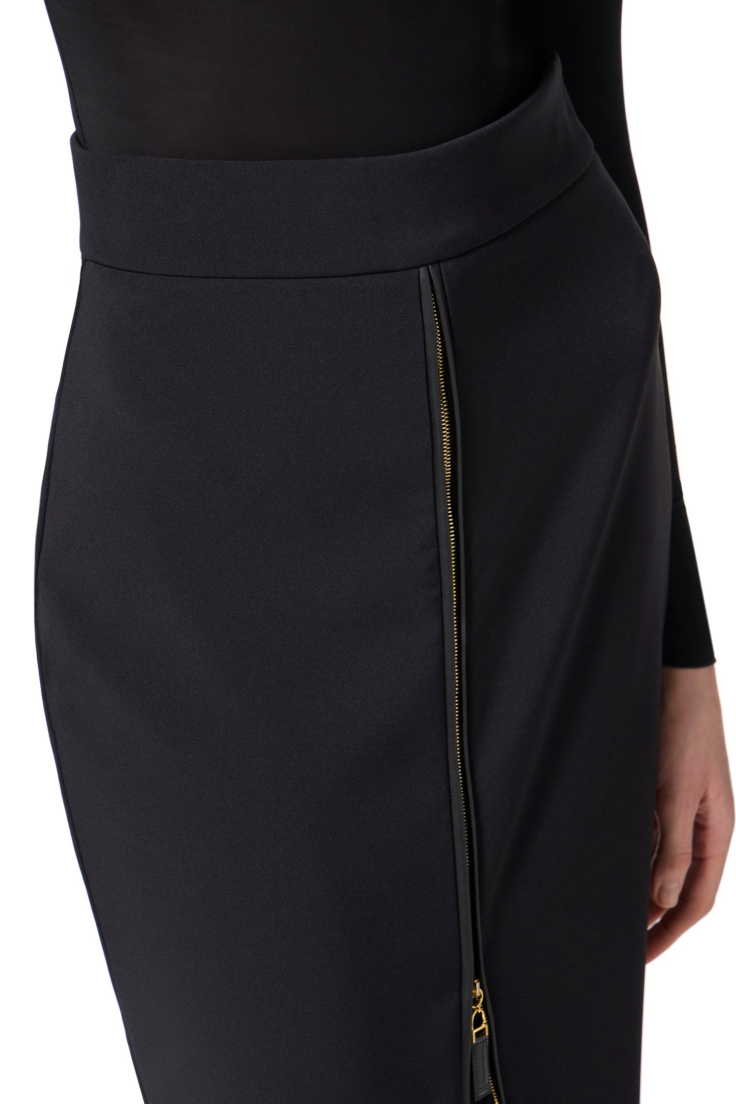 Skirt in lightweight crêpe fabric with zip