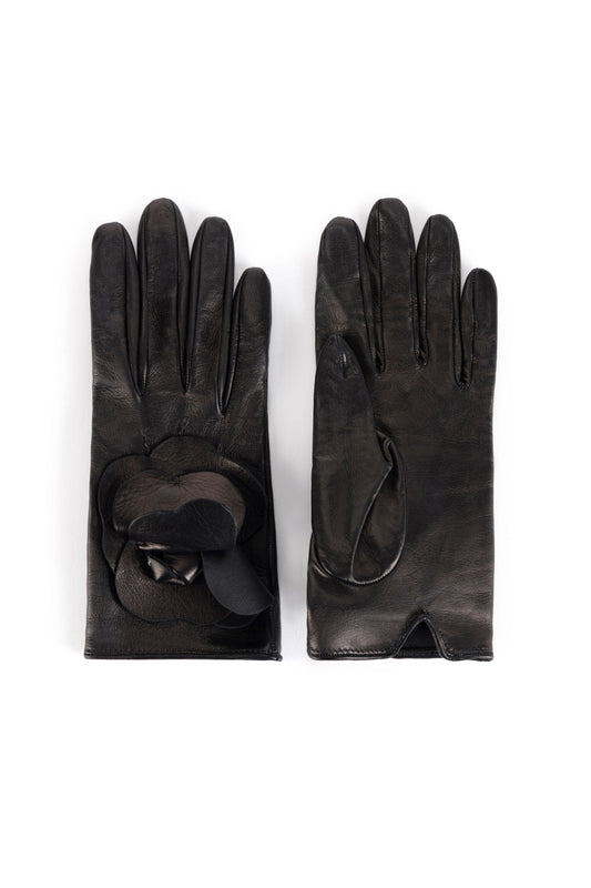 Leather gloves with flower