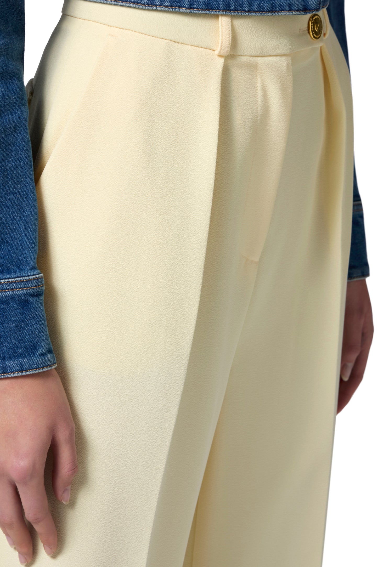 Flowing crêpe trousers with golden buttons