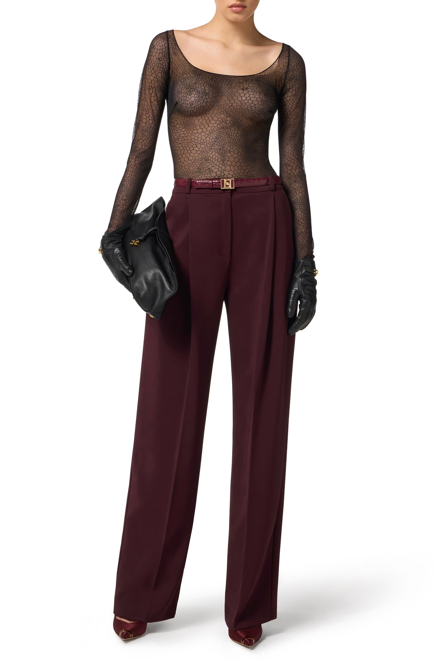 Trousers in lightweight crêpe fabric with darts