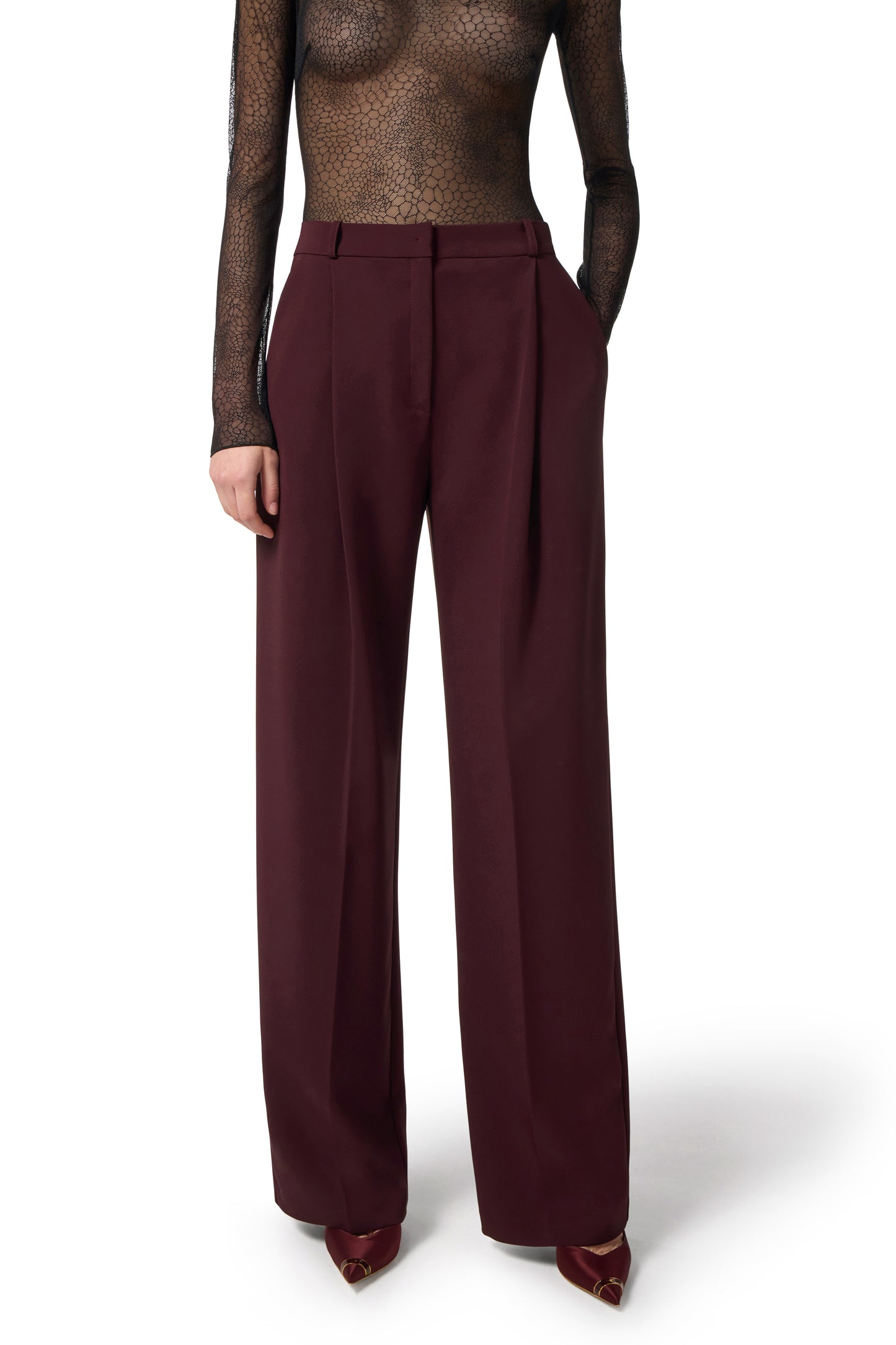 Trousers in lightweight crêpe fabric with darts