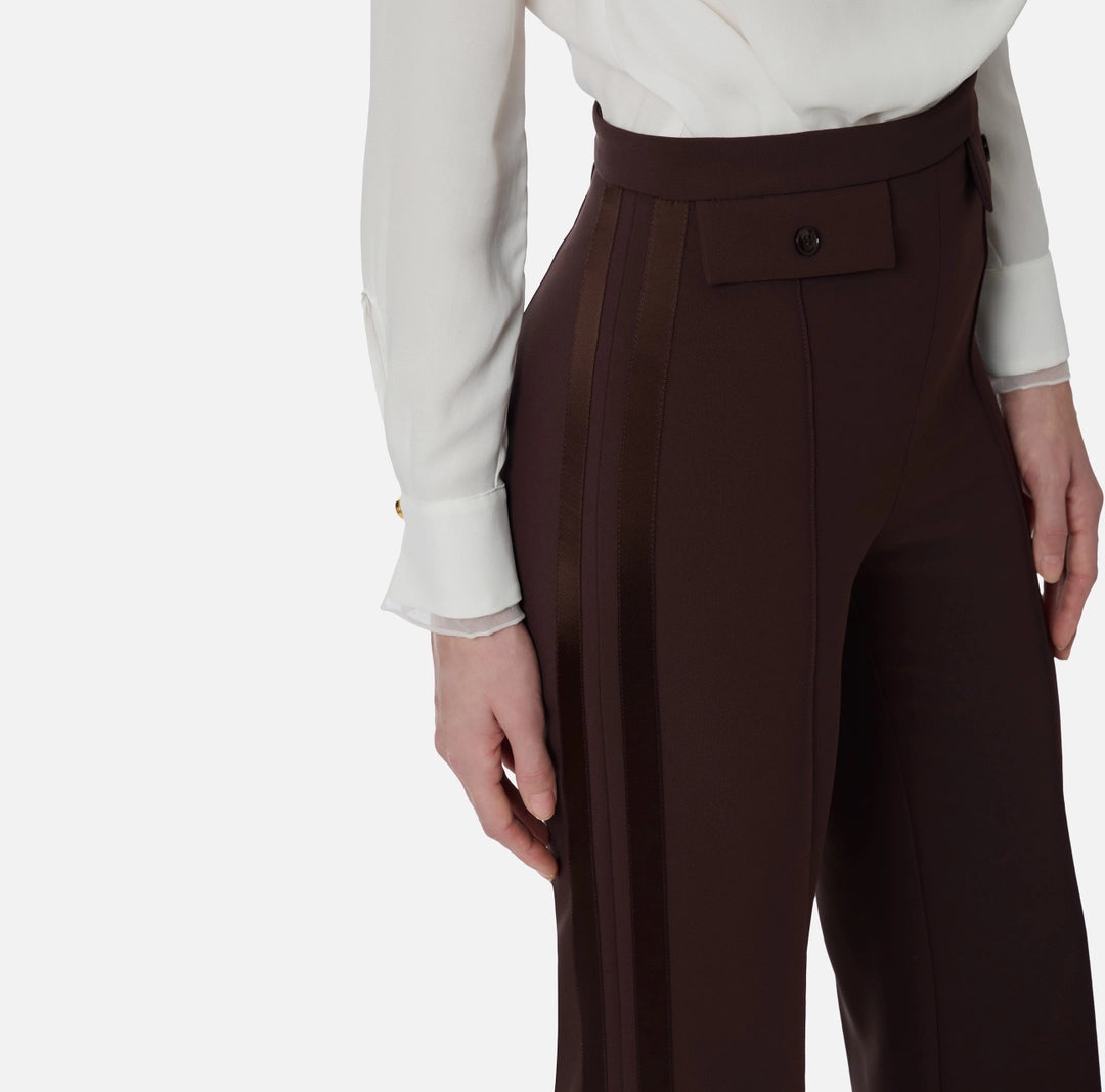 Trousers in lightweight crêpe and satin fabrics