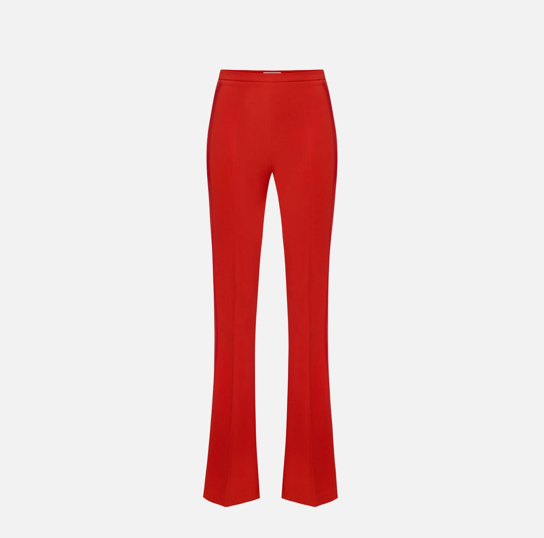 Trousers in lightweight crêpe and satin fabrics