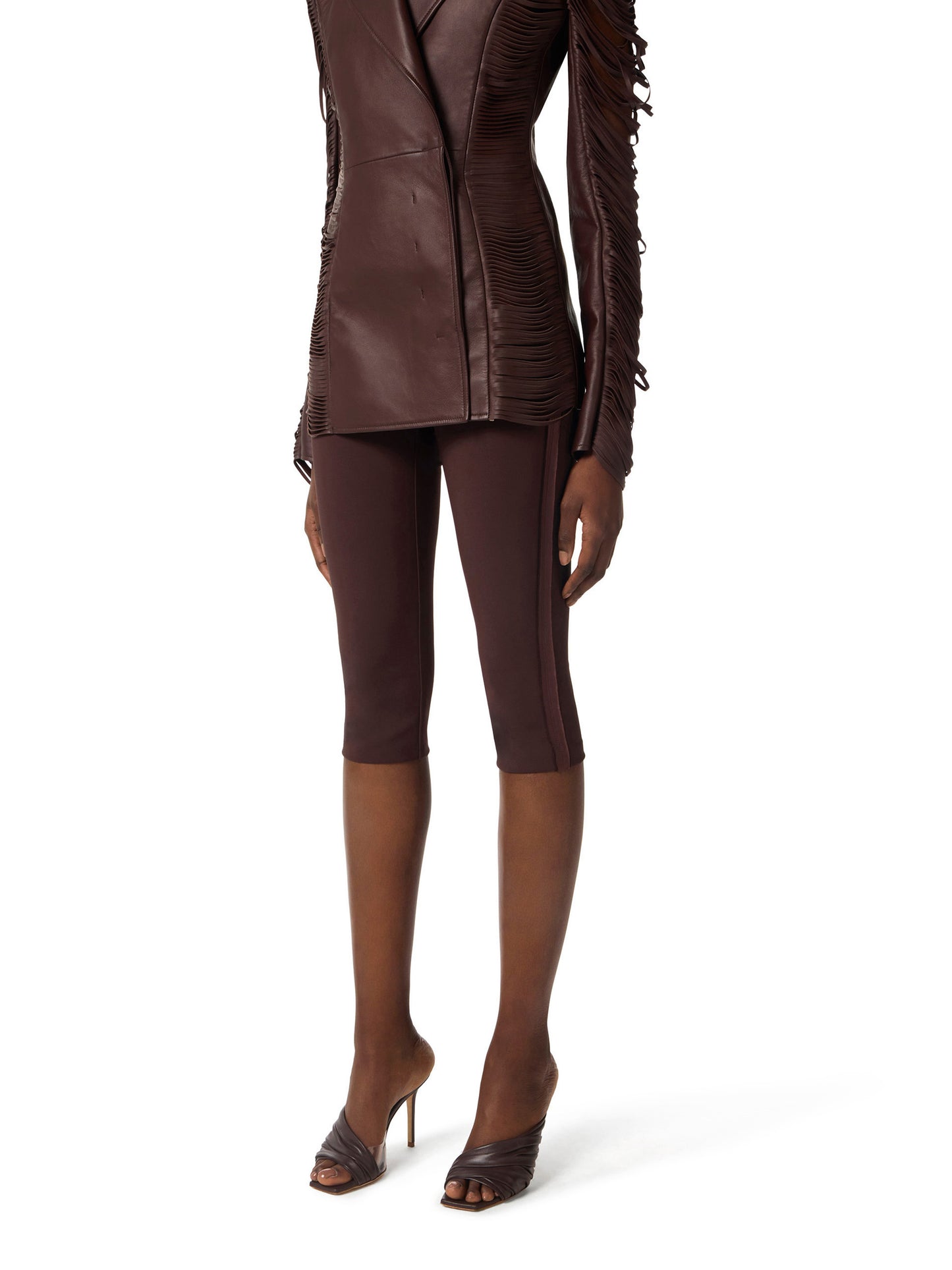 Trousers in lightweight crêpe and satin fabrics