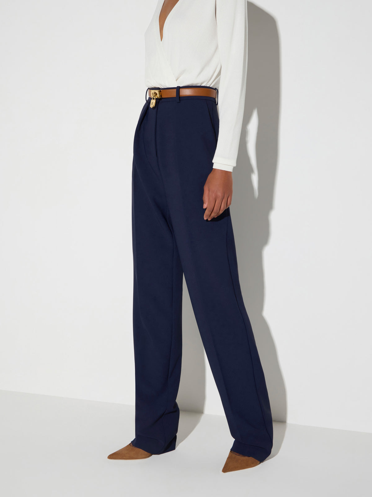 Lightweight crêpe fabric trousers