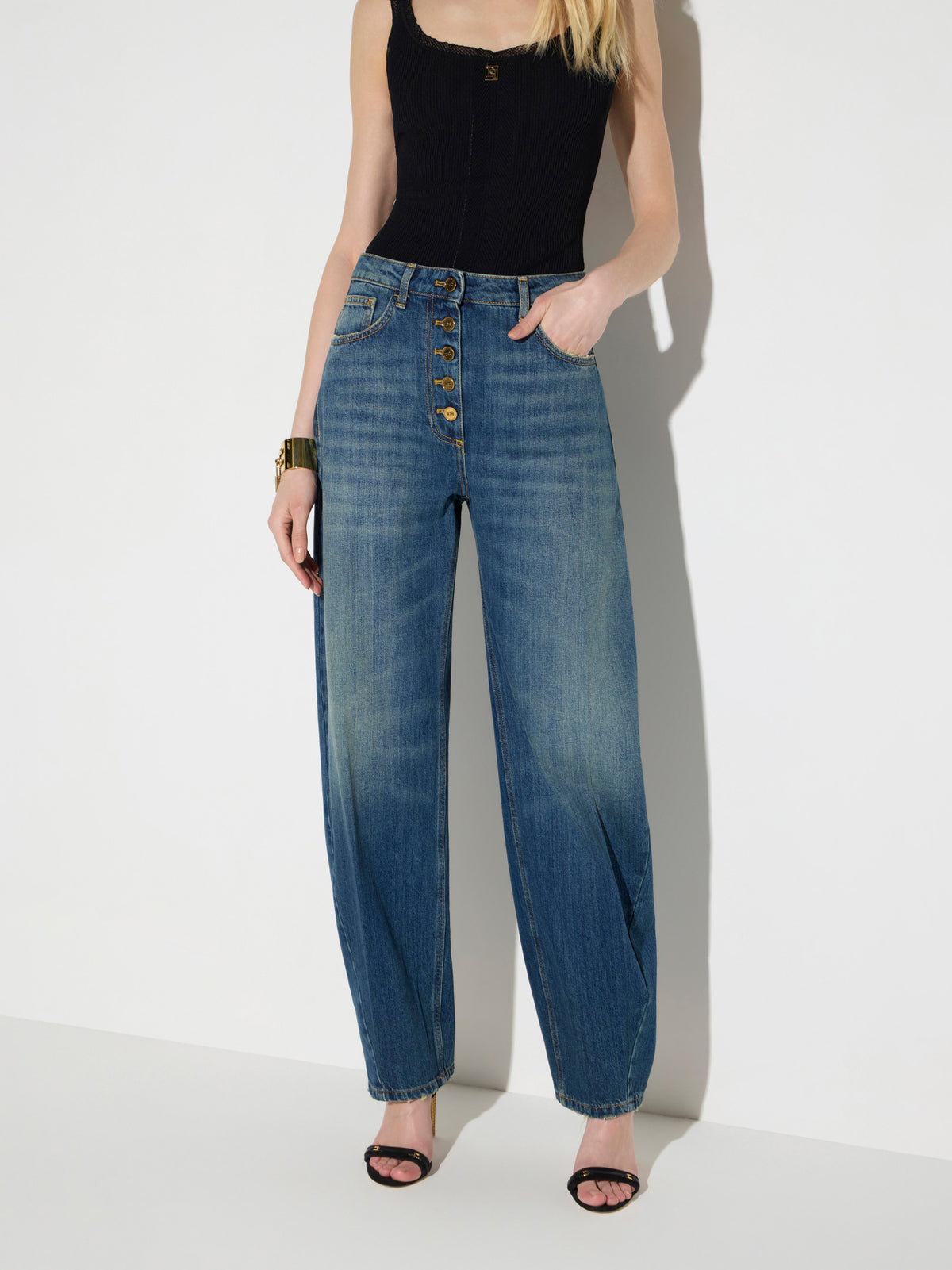 Balloon jeans with jewel buttons