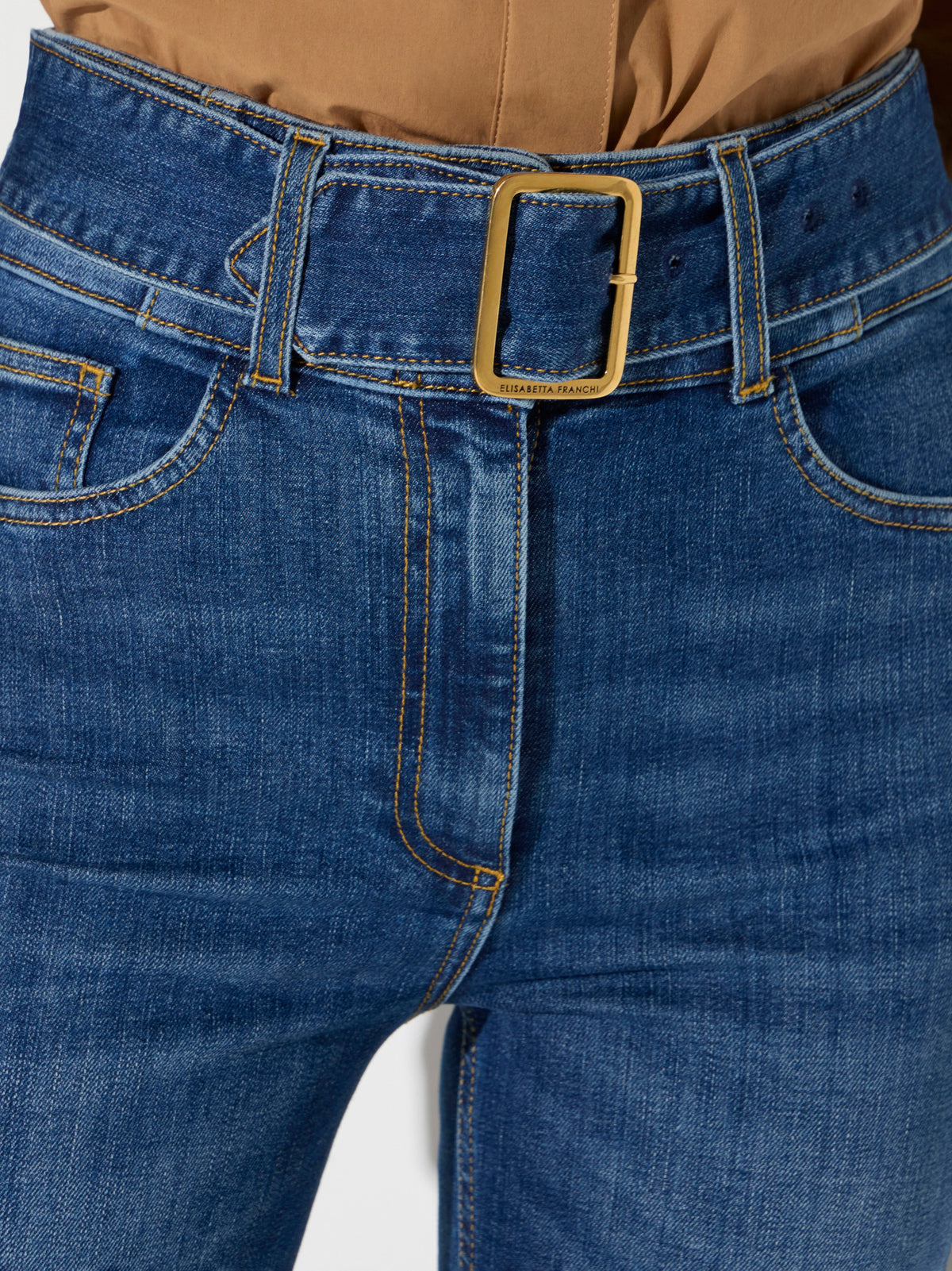 Boot-cut jeans with belt