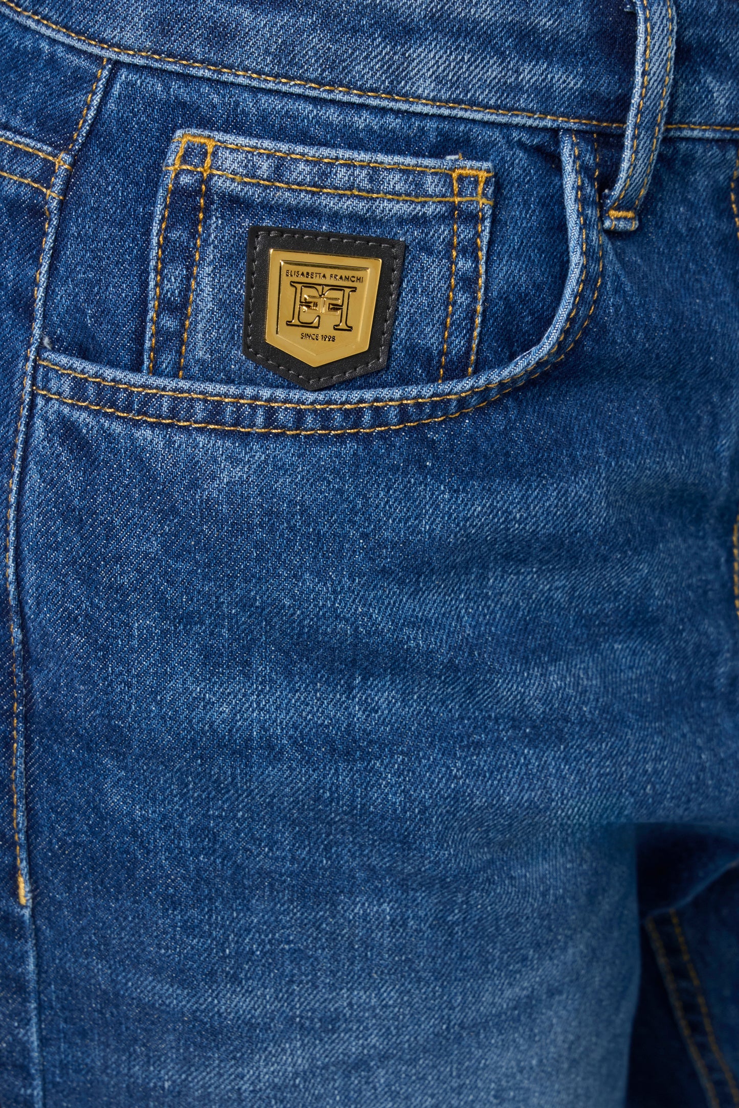 Boyfriend cotton jeans with golden plaque