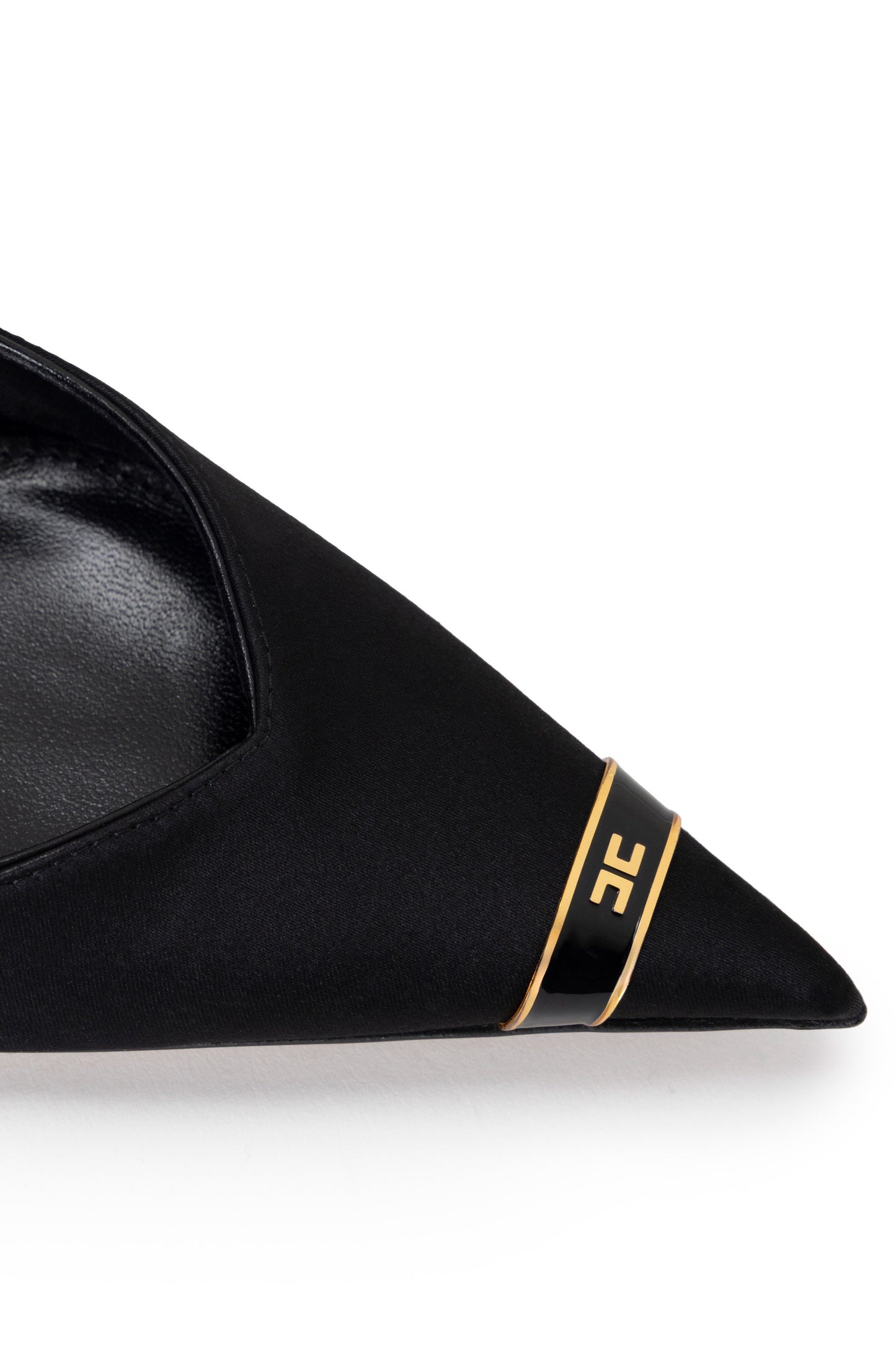 Pumps with sculpted heel