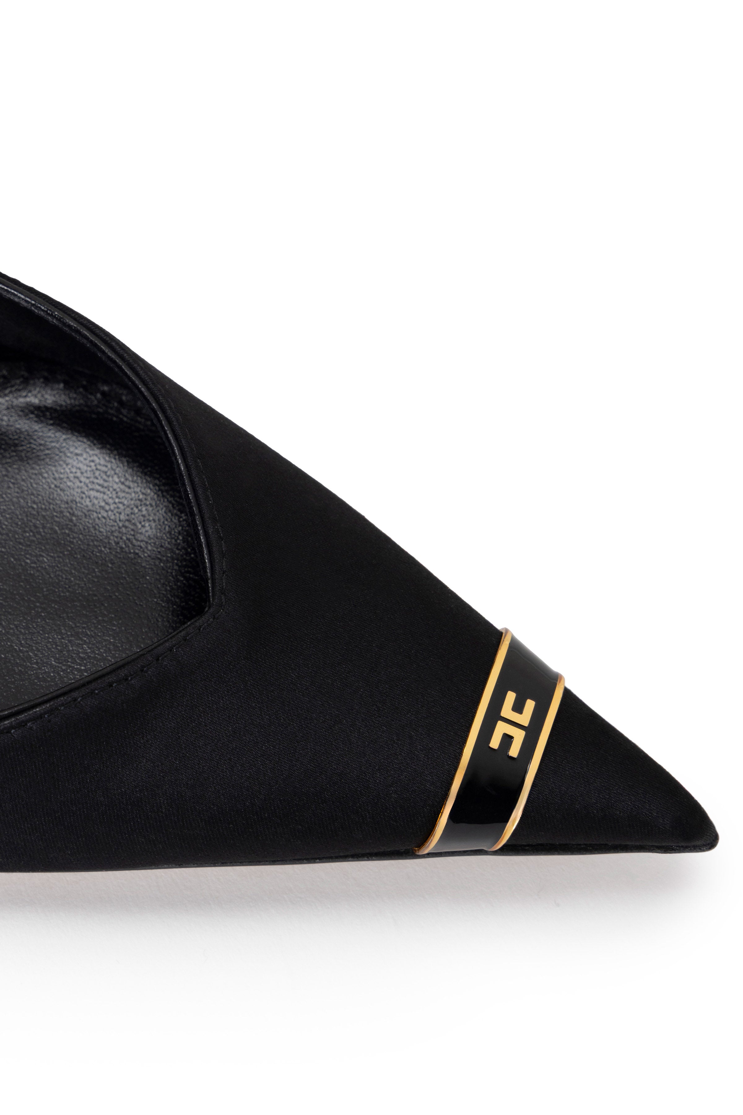 Pumps with sculpted heel