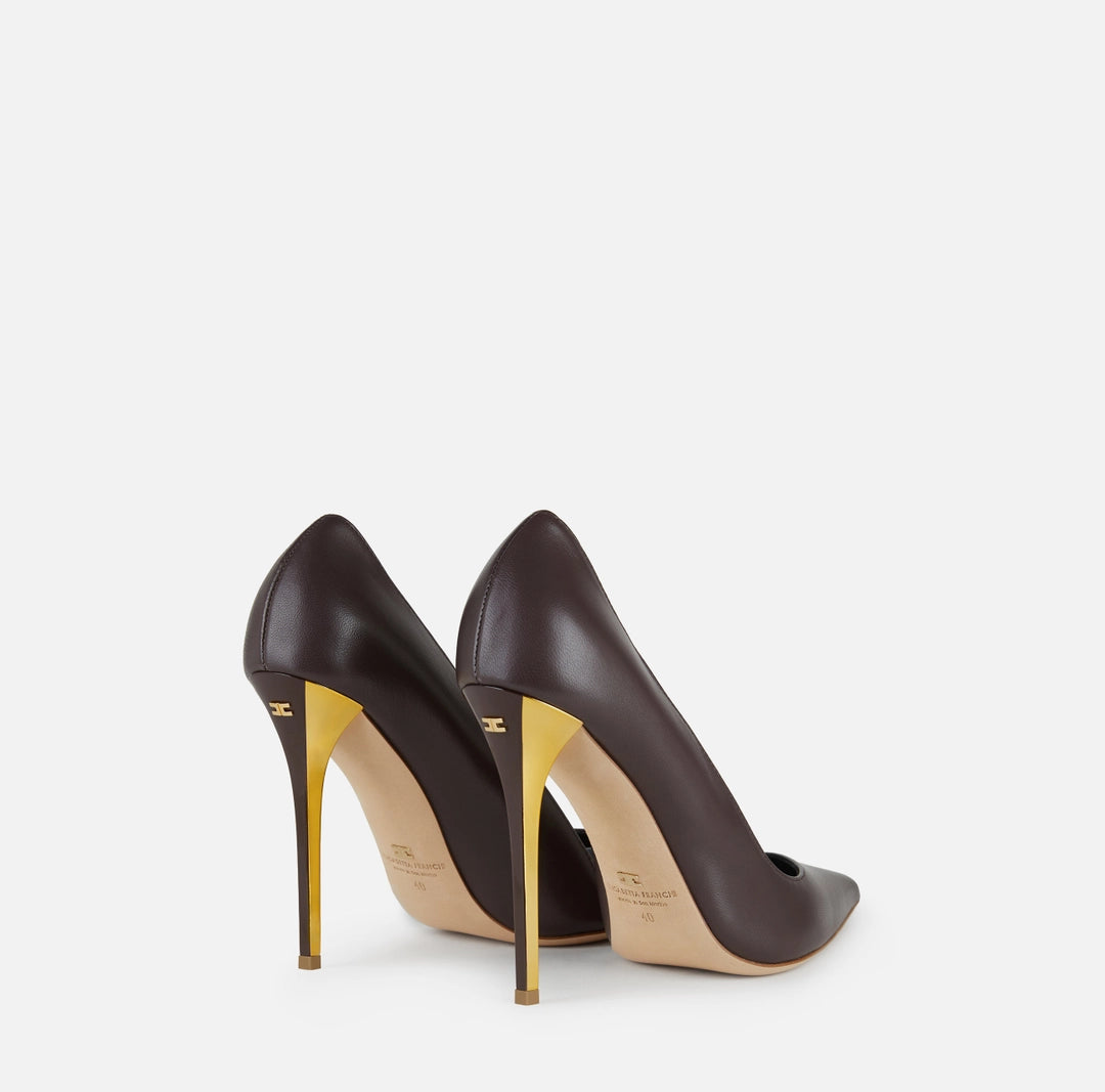 Sharp pumps with cut-out detail