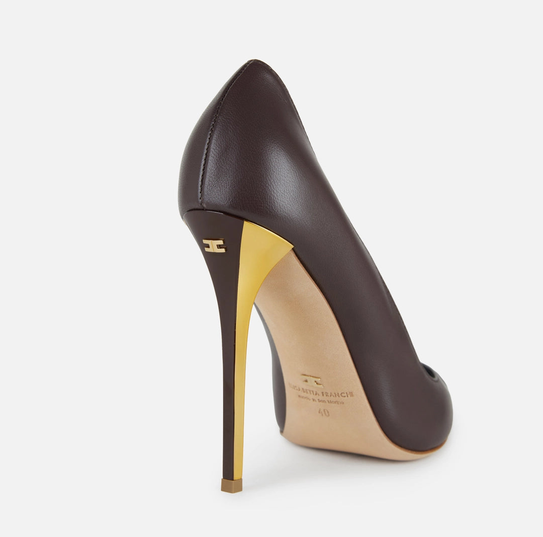 Sharp pumps with cut-out detail