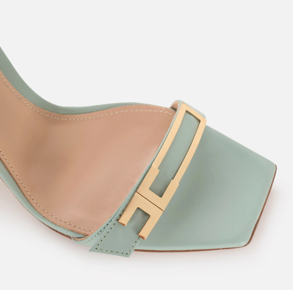 Leather sandals with logo plaque | LAST PIECE: 36