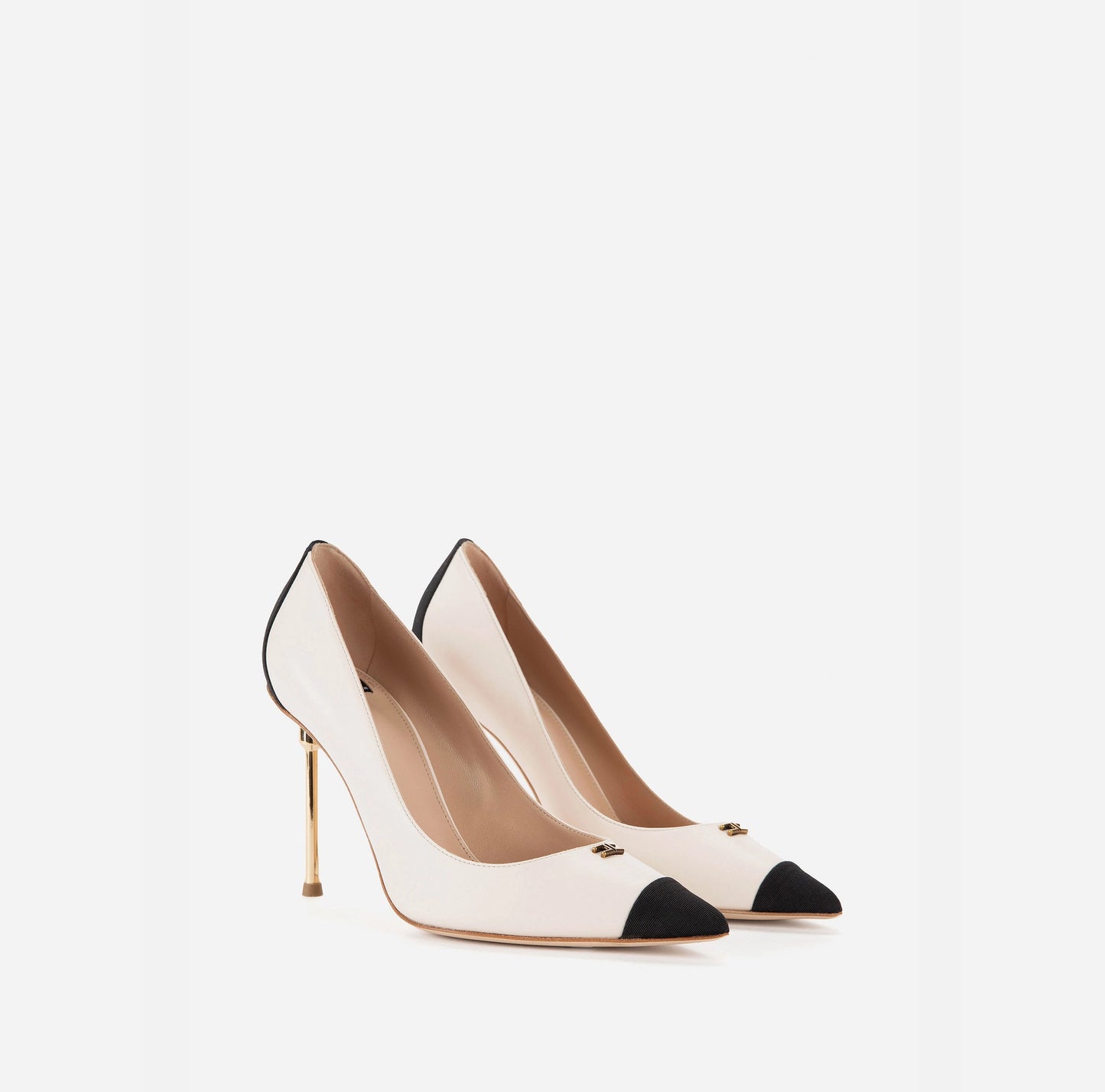 Pumps on gold plating sculptural heel