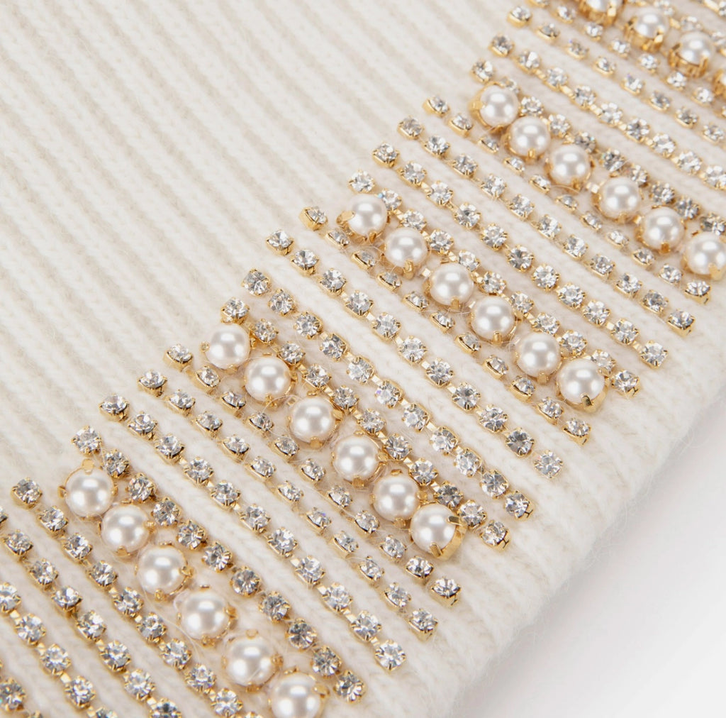 Wool hat with rhinestones chain